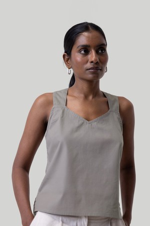 Crossback button up tank top from Reistor