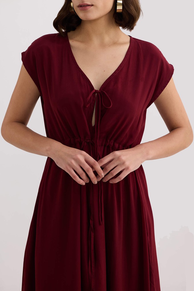 Deep V-neck Gathered Dress in Burgundy from Reistor