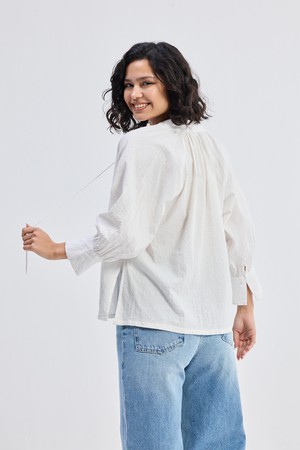 Relaxed Fit Top with Front-tie in White from Reistor