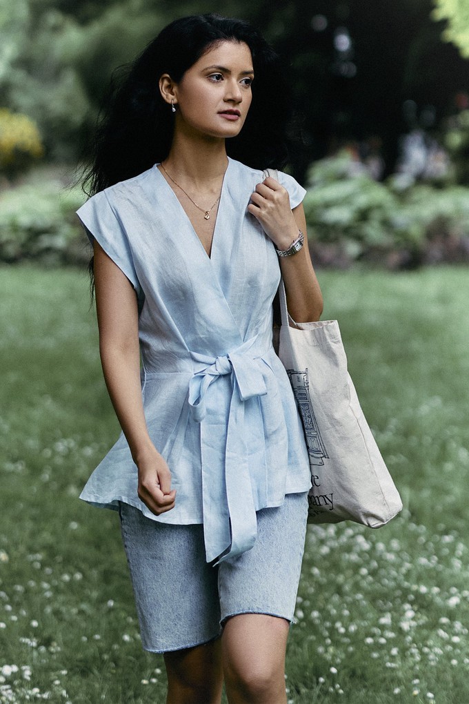 Power Moves Short Sleeve Top in Blue from Reistor