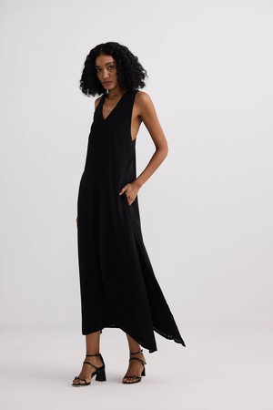 Crossed in Chic Sleeveless Maxi Dress in Black from Reistor