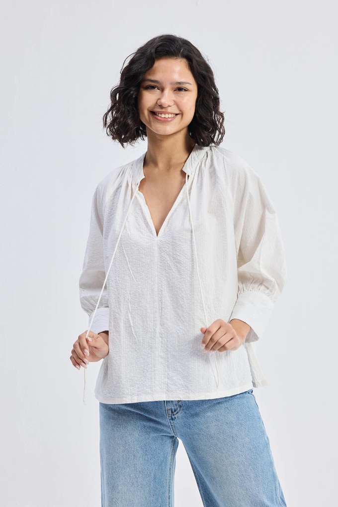 Relaxed Fit Top with Front-tie in White from Reistor