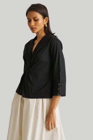 Front Twist Top in Black from Reistor