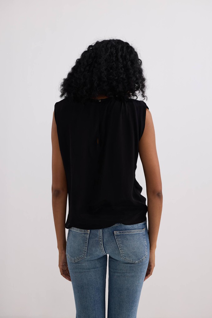 The Knot-so-Basic Top in Black from Reistor