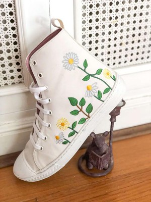 Sneakers Daisies' Garden White from Shop Like You Give a Damn