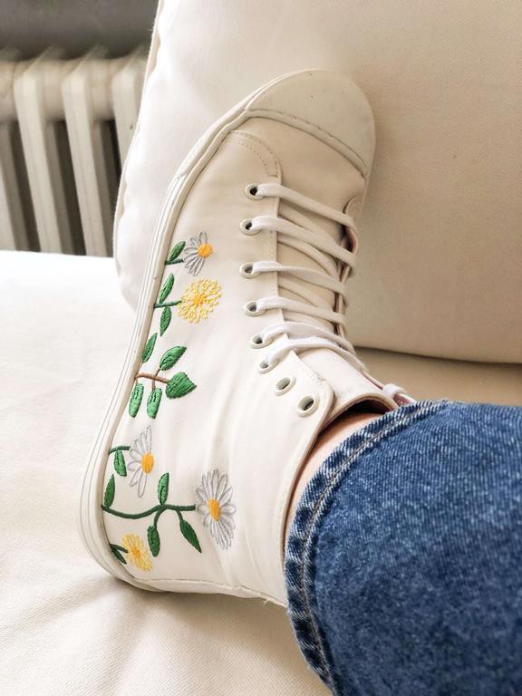 Sneakers Daisies' Garden White from Shop Like You Give a Damn