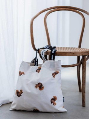 Squirrels Beige Shopper Medium from SNURK