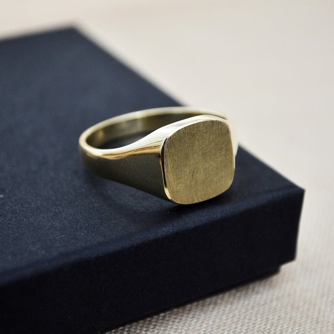 Classic Signet Ring - Gold 14k from Solitude the Label