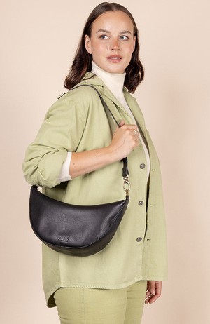 Leo Black Soft Grain Leather tas from Sophie Stone