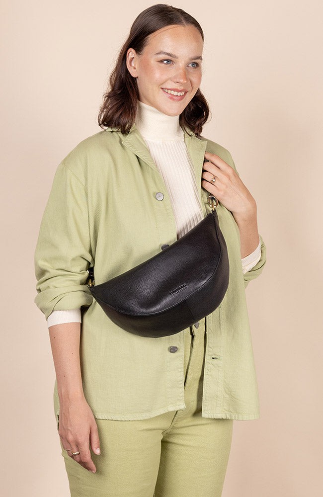 Leo Black Soft Grain Leather tas from Sophie Stone