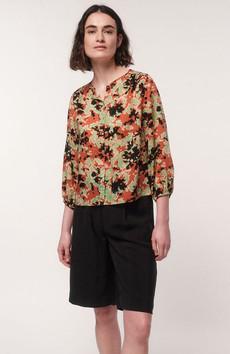 Blouse print powerful bloom via Sophie Stone