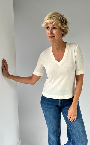 CAROL FINE MERINO V-NECK TOP from The Make