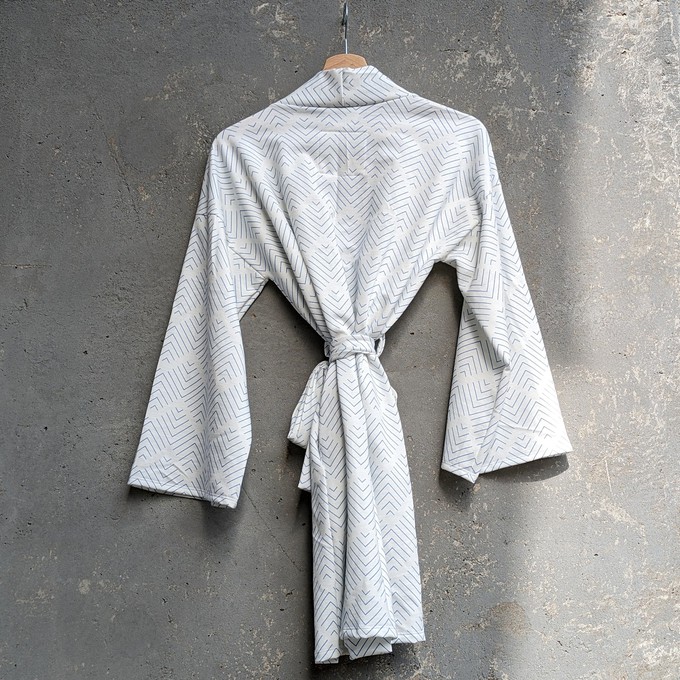 Santorini Lazy Livin' Robe from TIZZ & TONIC