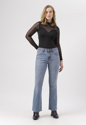 UnExcess Pledge | Hoch sitzende Bootcut-Jeans in normaler Passform in Hellindigo from Un Denim