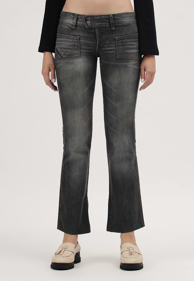 UnWaste Pledge | Graue Low Rise Regular Bootcut-Jeans from Un Denim