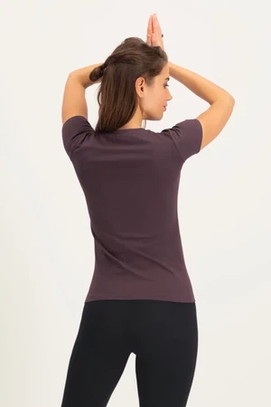 Om Core Yoga Tee – Berry from Urban Goddess