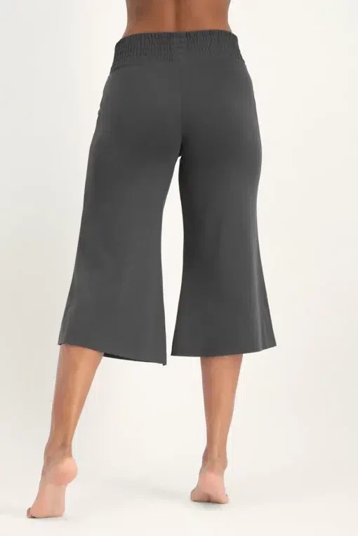 Flow Wide Capri Yoga Pants – Ash from Urban Goddess