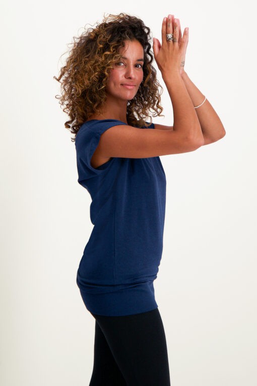 Asana Yoga tee – Midnight from Urban Goddess