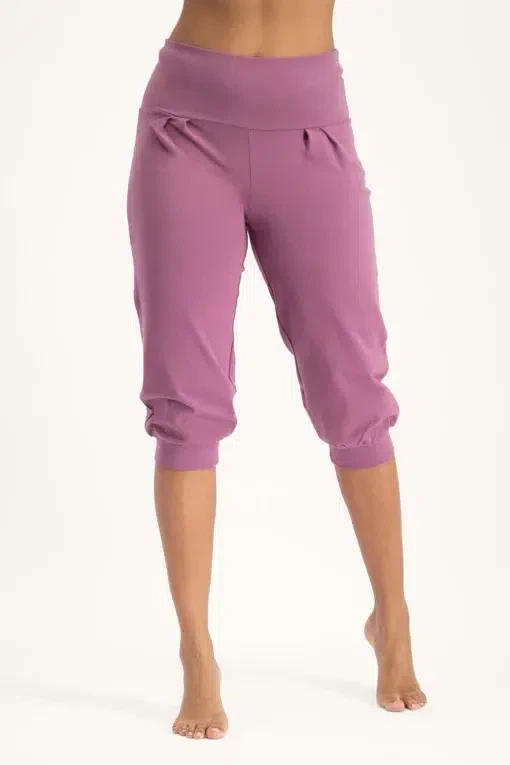 Sukha Yoga Capri – Mauve from Urban Goddess