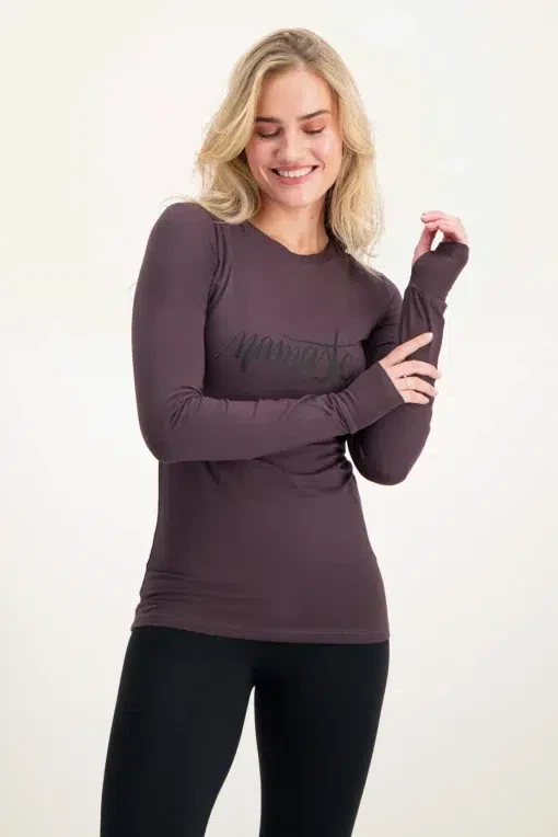 Namaste Core Yoga Longsleeve – Berry from Urban Goddess