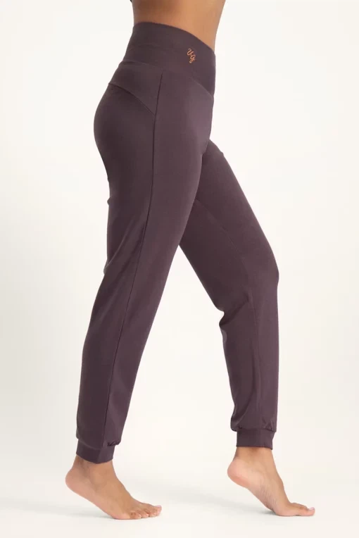 Ojas Yoga Pants – Berry from Urban Goddess