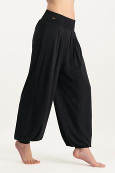 Jaya Yoga Harem Pants – Urban Black via Urban Goddess