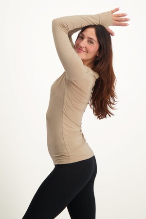 Karuna OM longsleeve yoga shirt – Sand from Urban Goddess