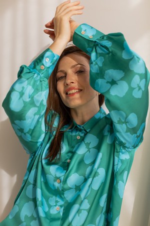 Noel Shirt Emerald Flowers from Urbankissed