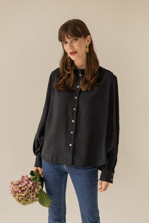 Noel Shirt Black from Urbankissed