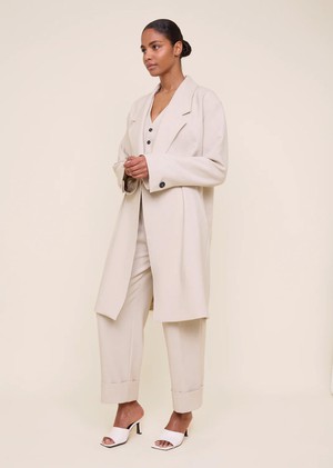 Clean solid overcoat from Vanilia