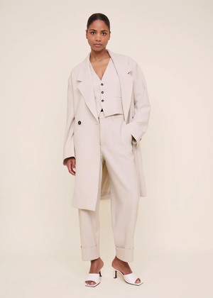 Clean solid overcoat from Vanilia