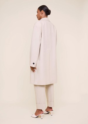 Clean solid overcoat from Vanilia