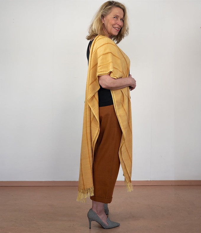 Soft yellow scarf made of cotton with silk from Via India