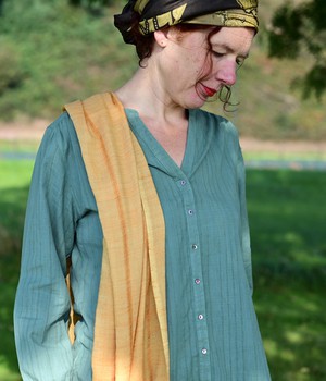 Soft yellow scarf made of cotton with silk from Via India