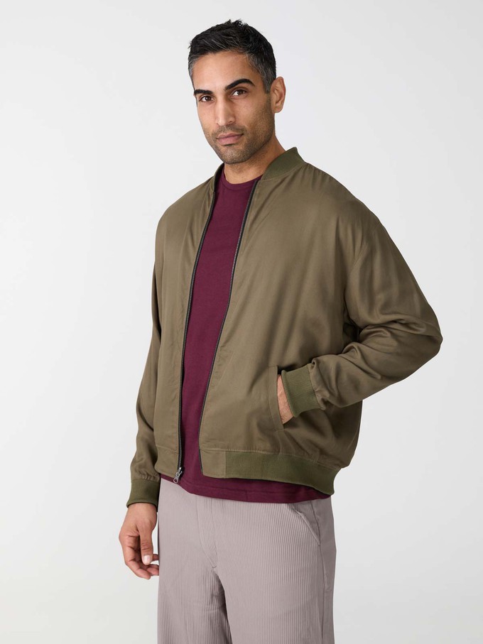 leo/olive Reversible Bomber from Yahmo